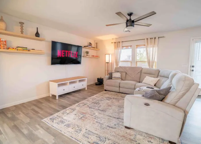 Holiday home Modern 4br In 65 Inch Tv