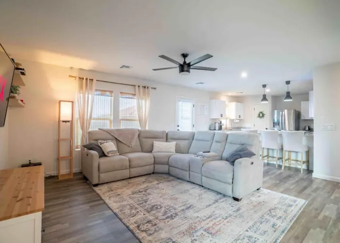 Holiday home Modern 4br In 65 Inch Tv *