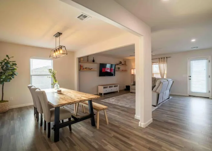 Modern 4br In 65 Inch Tv * Casa Grande