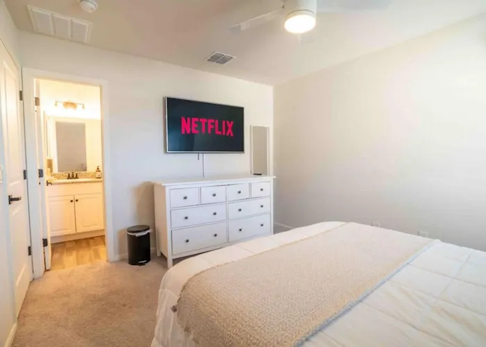 Modern 4br In 65 Inch Tv Holiday home Casa Grande