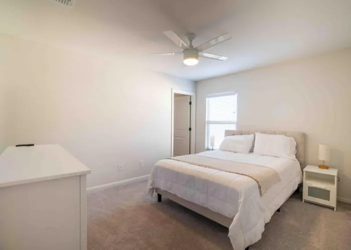 Modern 4br In 65 Inch Tv Casa Grande