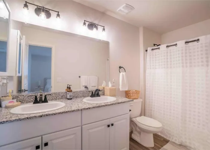 Modern 4br In 65 Inch Tv Casa Grande