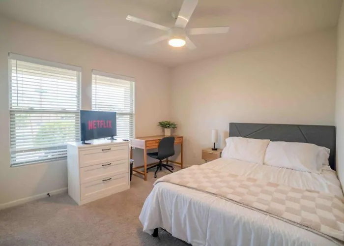 Modern 4br In 65 Inch Tv * Casa Grande
