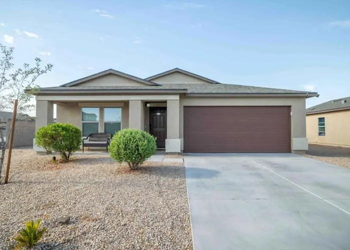 Modern 4br In 65 Inch Tv